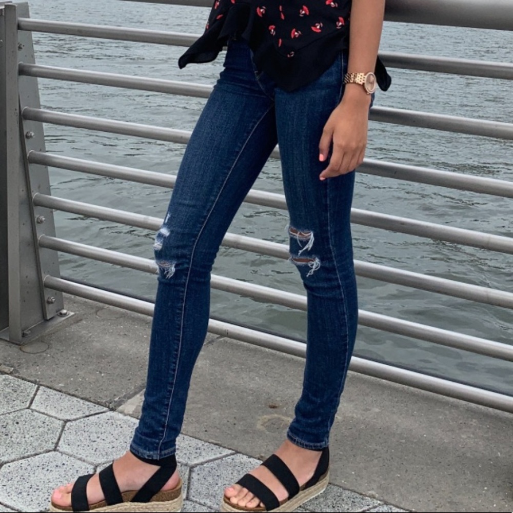 LEVIS RIPPED SKINNY JEANS